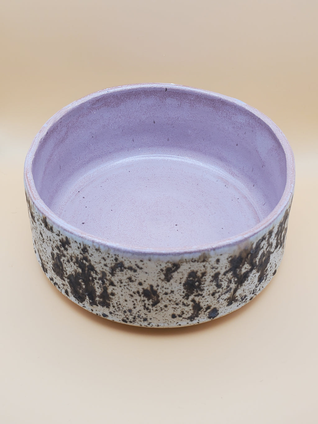 Pet bowl. 4-Cup capacity.