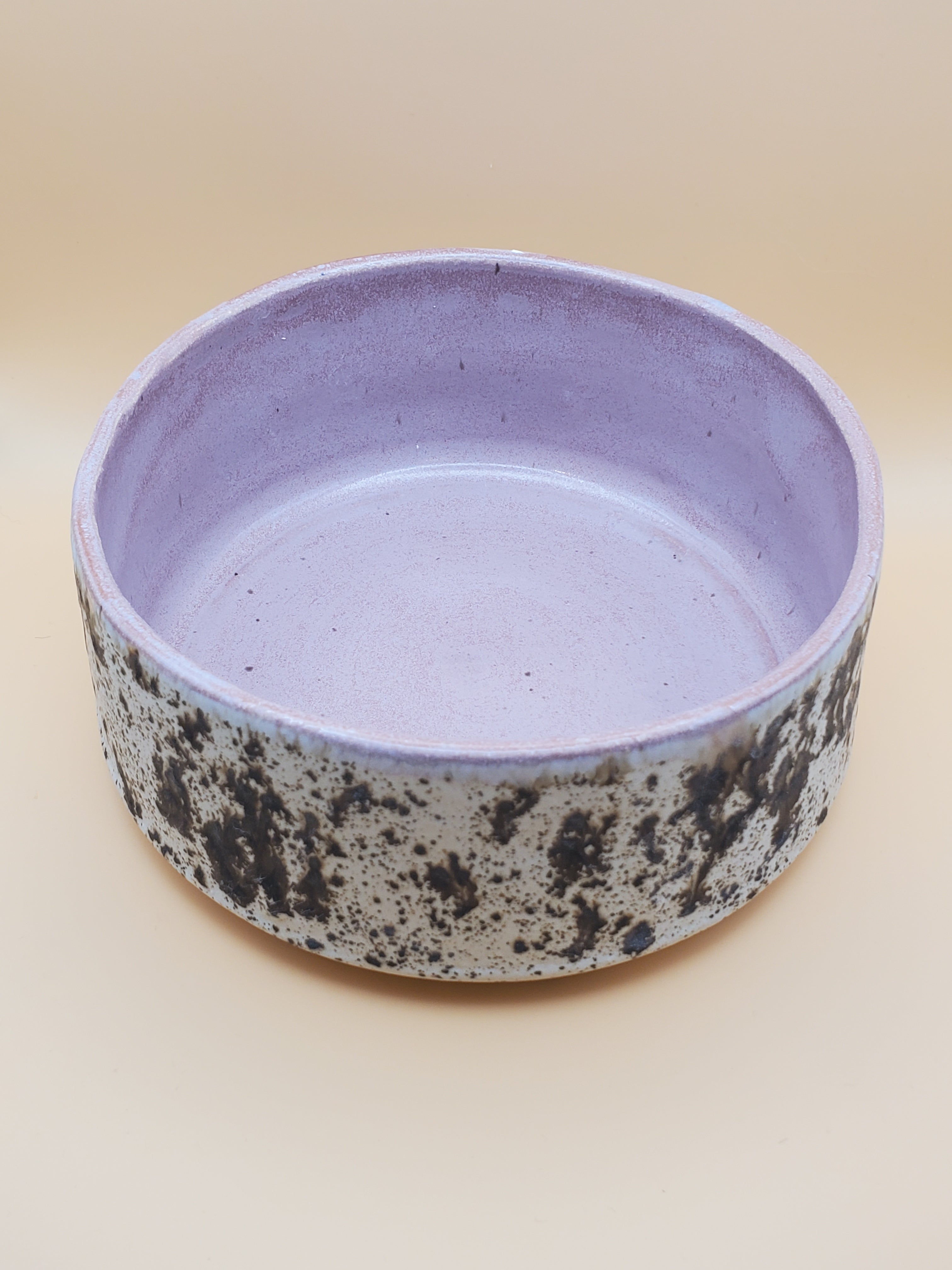 Pet bowl. 4-Cup capacity.